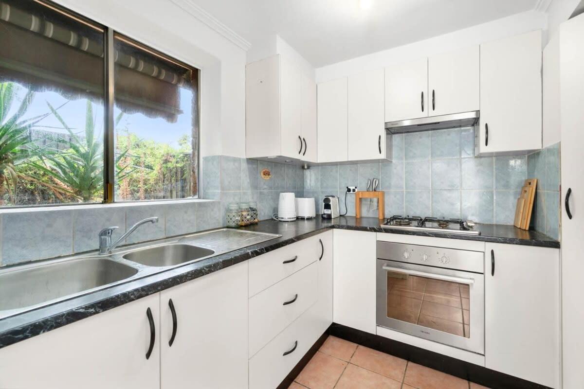 In Between City Sea & Airport - 2Br Vacation Home Plympton Eksteriør bilde