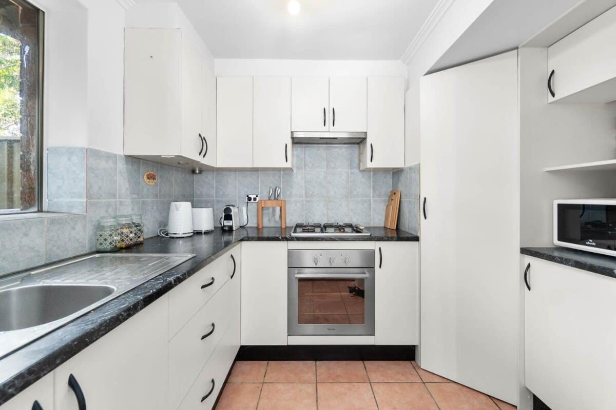 In Between City Sea & Airport - 2Br Vacation Home Plympton Eksteriør bilde